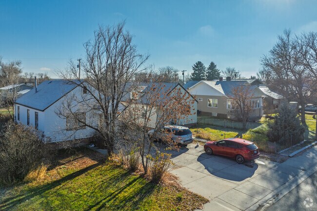 Mid-1900s bungalows are found throughout Hardin.