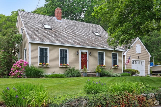 Smaller, classic Cape Cod-style homes sit on cozy lots near the heart of Beverly Farms, adding to the village’s timeless New England charm.