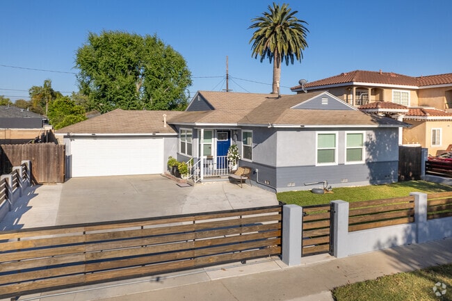 Homes in Shadow Run feature trimmed lawns, lush gardens, and the favorite palm trees.