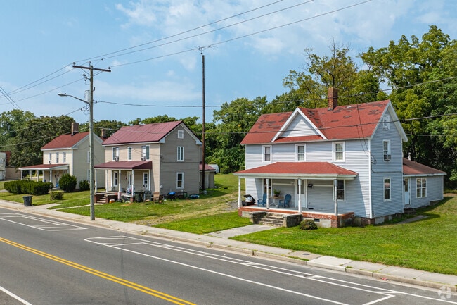 You'll find some older Colonial homes as you drive through Westside.