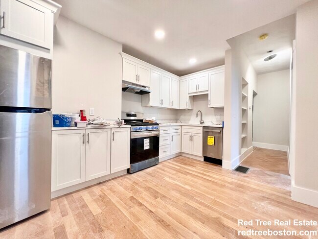 564 E 5th St unit 1, Boston, MA 02127 - photo 2