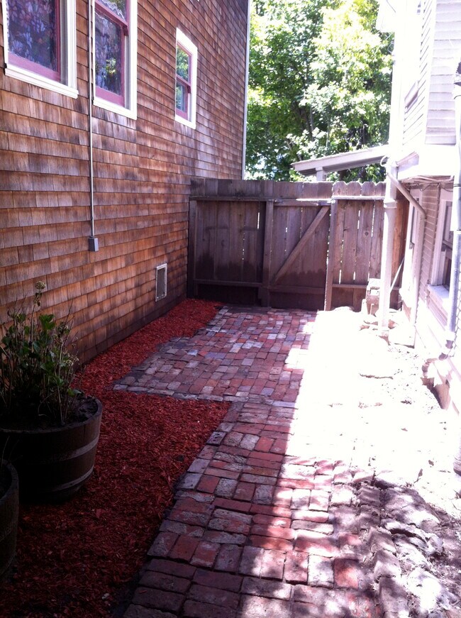 1534 Benton St unit B, Alameda, CA 94501 - photo 3