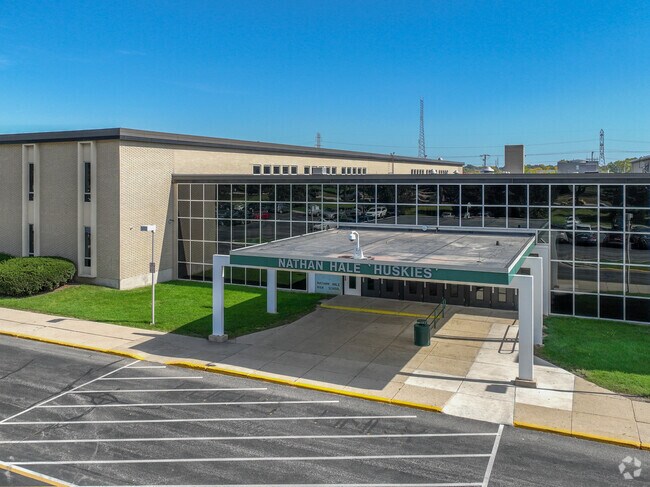 This modern front entrance welcomes you to Nathan High School in West Allis≥