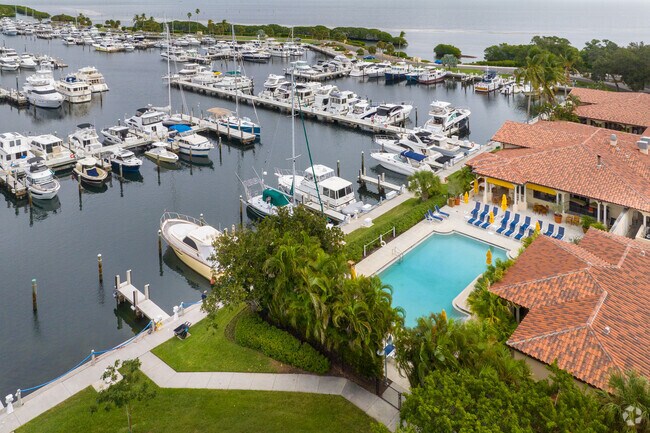 Longboat Key Beach Club and Marina offers many boat slips for long-term mooring on the water.