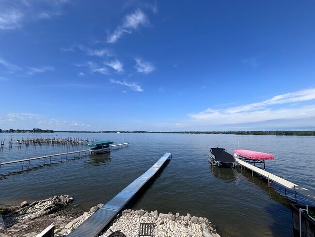 4 N Pistakee Lake Rd, Fox Lake, IL 60020 - photo 6