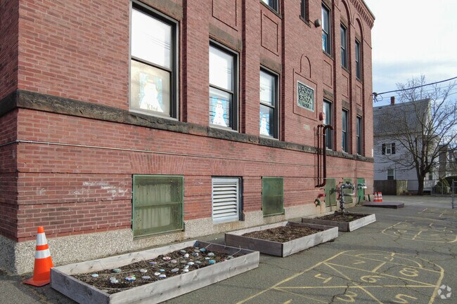 Aborn Elementary School in Lynn has an overall grade of C- on Niche.