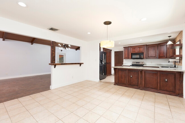 608 W Jonquil Ave, McAllen, TX 78501 - photo 7