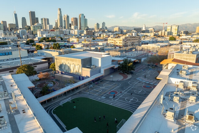 Para Los Niños Charter Middle School provide various outdoor activities.