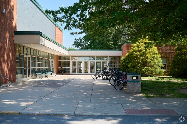 Loudoun County High School serves students in Middleburg.