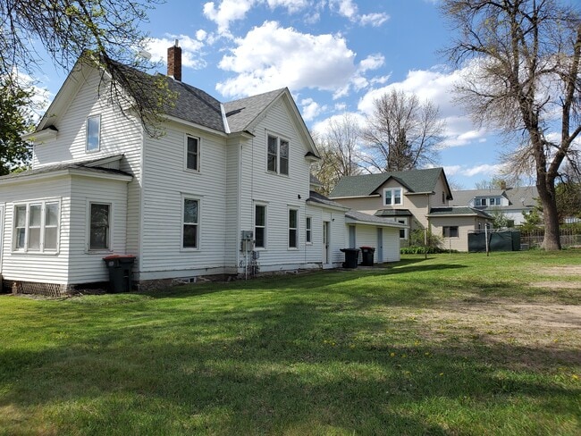 108 W 3rd St, Winthrop, MN 55396 - photo 3