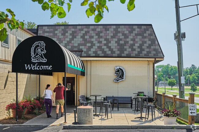 Family-owned since 1952, Knight's Steakhouse in Vet's Park Triangle serves fresh-ground burgers.