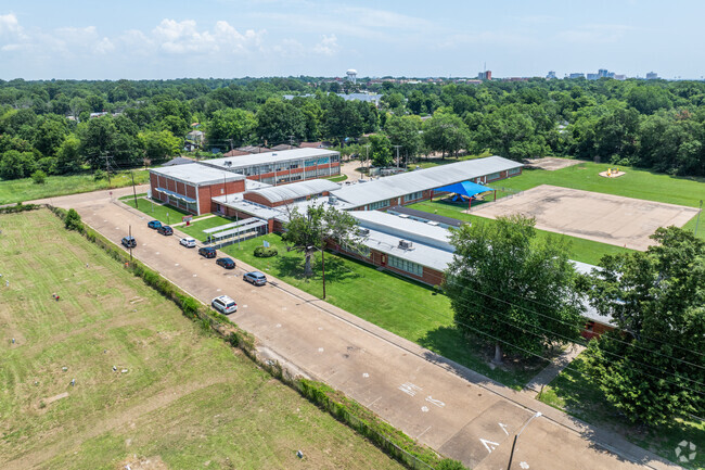 Isable Elementary School received a D+ rating on the Niche website.