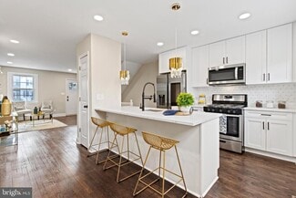 1011 Bashford Ln, Alexandria, VA 22314