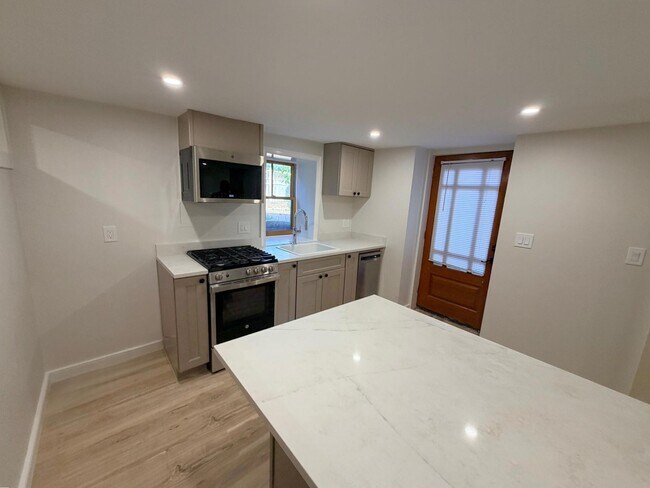 261 Mount Auburn St unit 2, Cambridge, MA 02138 - photo 2