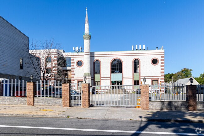 The Miraj Islamic School is where quality education rooted in Islamic values and traditions.