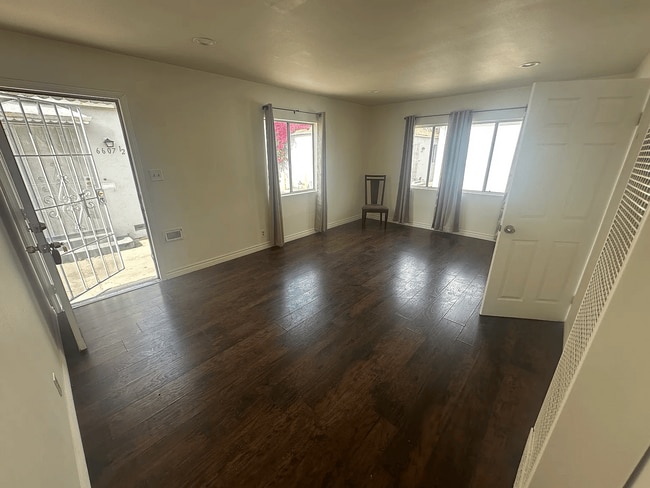 6609 1/2 Brynhurst Ave unit 6609.5, Los Angeles, CA 90043 - photo 3