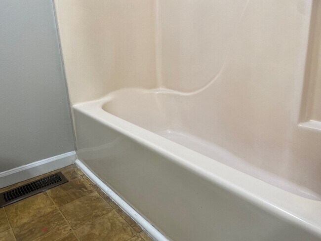 251 Tinker Hill Cove unit A, Jackson, TN 38305 - photo 7