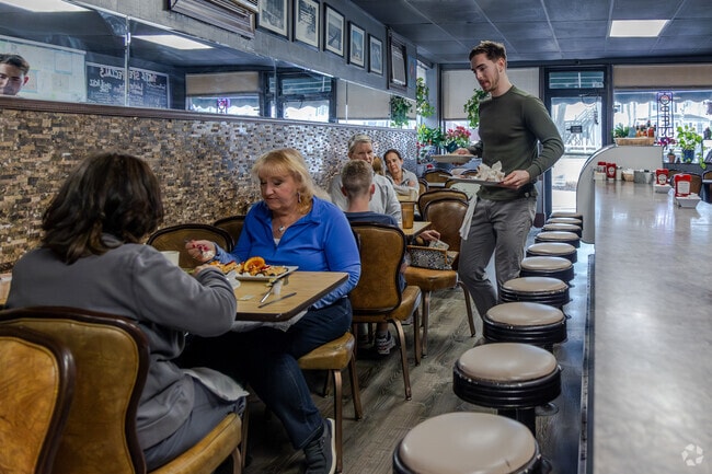 Visit Turtle Cafe and enjoy a good breakfast and coffee in Westbrook, CT.