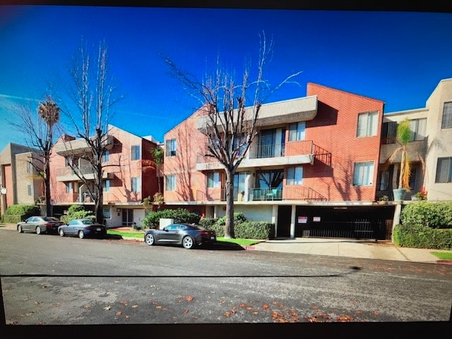7211 Cozycroft Ave unit Condo, Winnetka, CA 91306 - photo 2