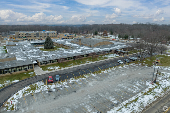Manchester High School Provides education in the neighborhood of New Franklin.
