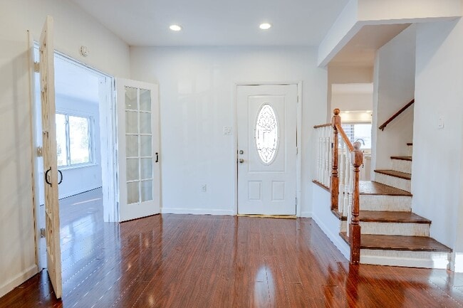 301 Mclean St, Dupont, PA 18641 - photo 2