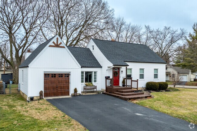 Many homes in Tri-Village have one-car attached garages.