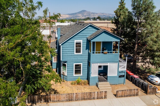 Many homes in McLoughlin are surrounded by foliage.
