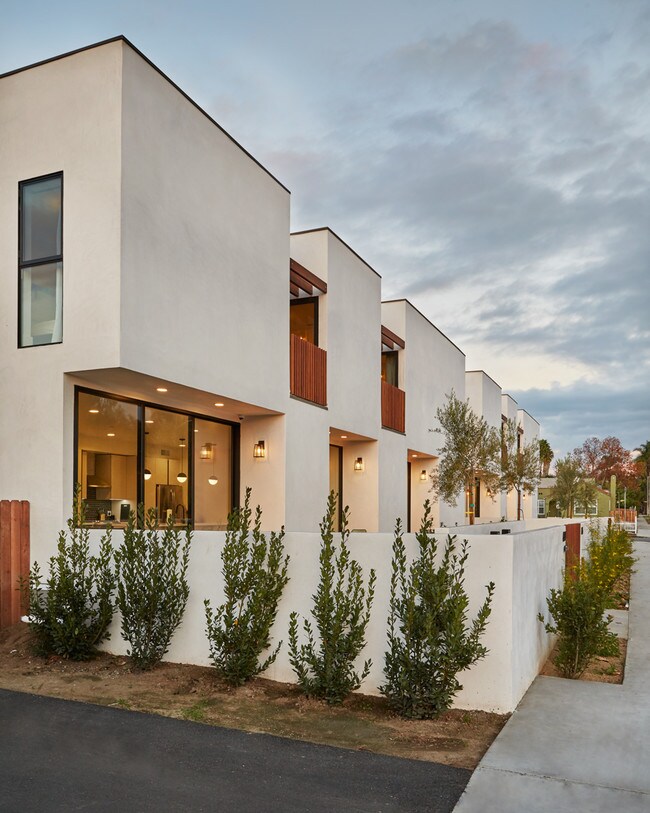 6507 Melrose Ave, Los Angeles, CA 90038
