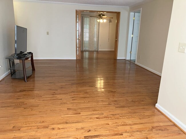 577 Virginia Ave, Suwanee, GA 30024 - photo 3