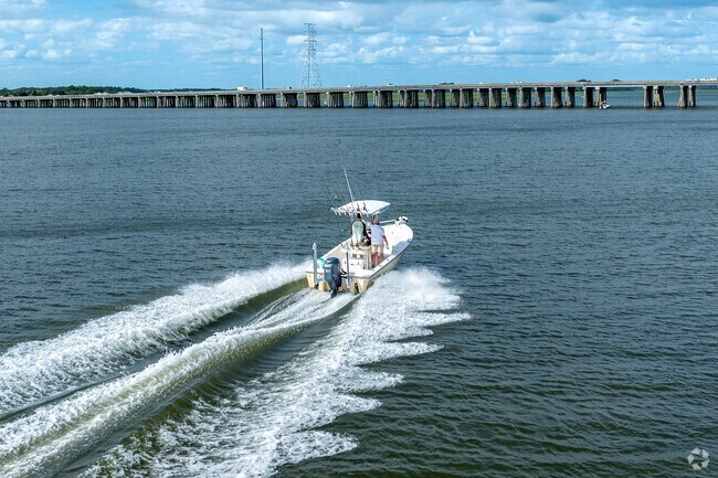 Sun City Hilton Head locals are only 20 minutes away from the intracoastal waterways.