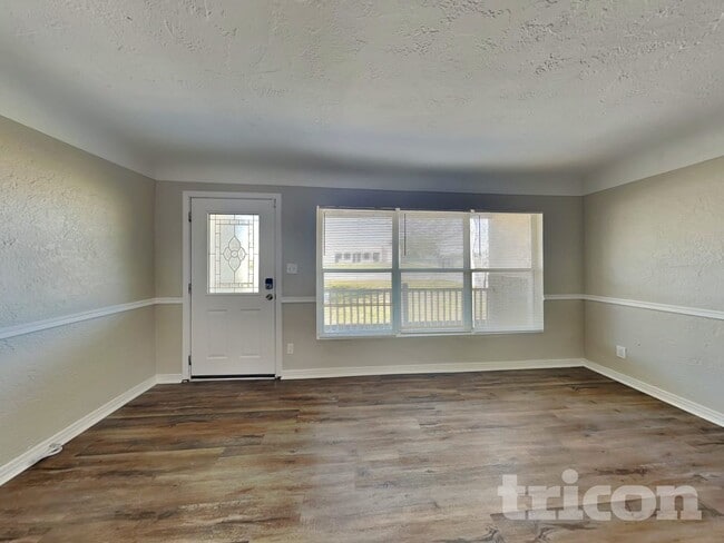 5601 N 16th St, Tampa, FL 33610 - photo 3