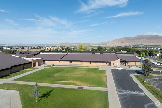 Mt. Nebo Junior High School is located in the Payson neighborhood.