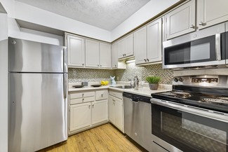 4450 Mobile Dr, Columbus, OH 43220