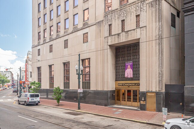 200 Carondelet