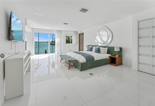 7504 W Treasure Dr, North Bay Village, FL 33141 - photo 6