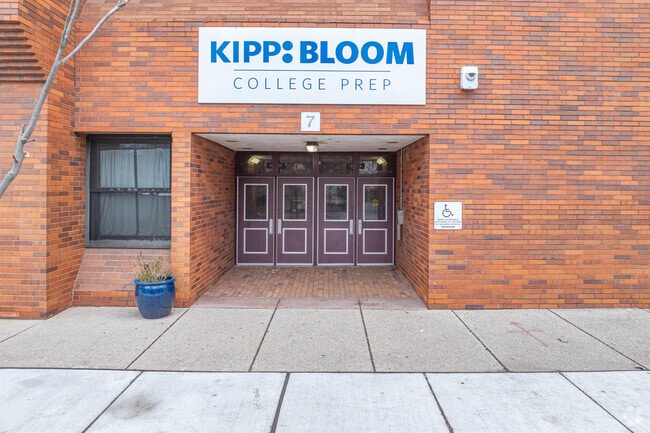 KIPP Bloom Charter Elementary School offers courses in Reading and Math.