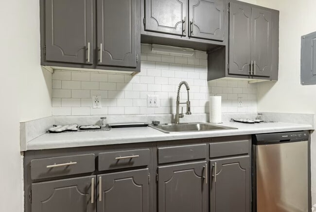 Retreat at Greenbriar, Atlanta, GA 30331 - photo 2