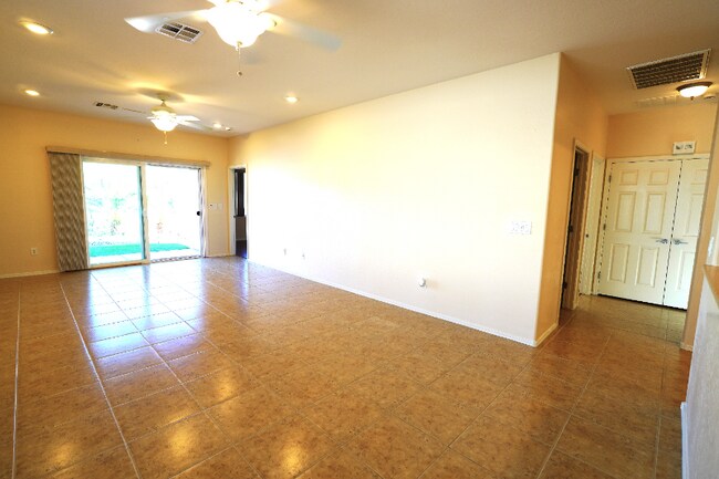 2558 Divine Sky Dr, Henderson, NV 89044 - photo 4