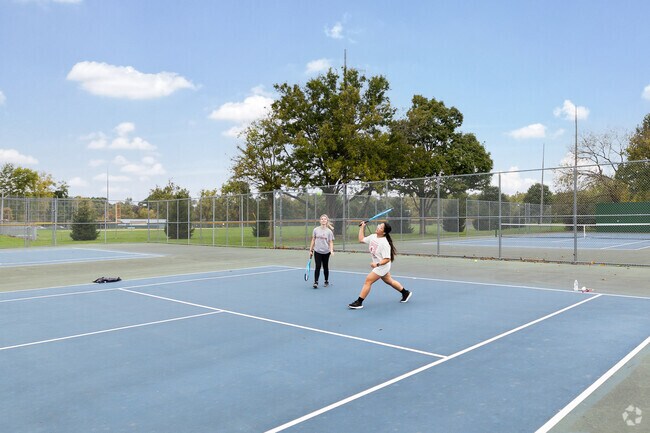 Shoaff Park tennis courts is a vast park with plenty of amenities near Fort Wayne.