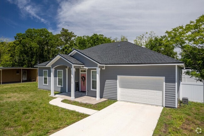 You will find new construction homes are common in the Ribault neighborhood.