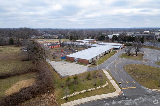 The student population of Bates Elementary is 546 and the school serves K-5.