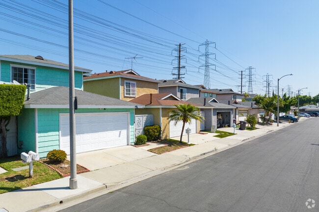 Find colorful two story homes in Starr King, CA.