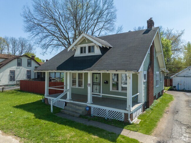 The whole neighborhood of Shepard has under 400 homes, many of which are Craftsman bungalow style.