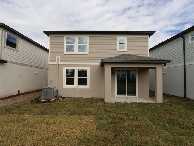 31324 Pendleton Landing Cir, Wesley Chapel, FL 33545 - photo 2