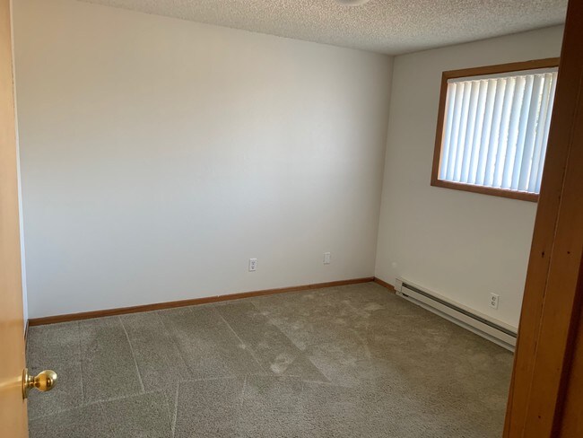 Cedar Court Apartments CCA-9, Hillsboro, OR 97123 - photo 3