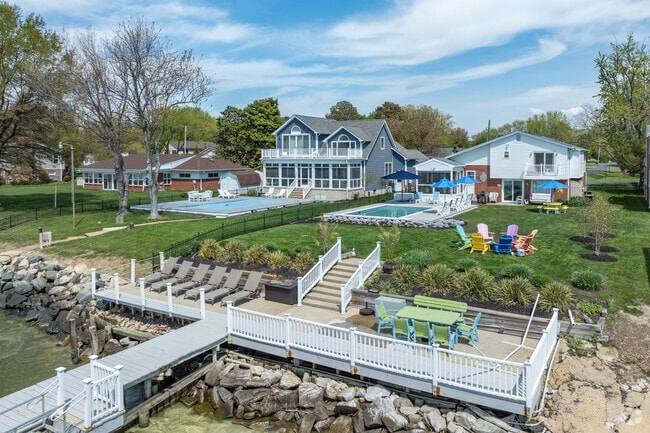 There are large homes that back right up to the water in Romancoke.