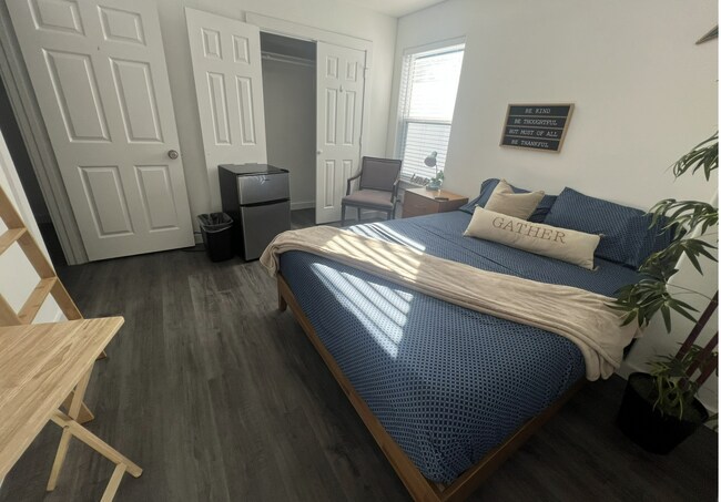 8124 Sterlingshire St unit Private room, Houston, TX 77078 - photo 5