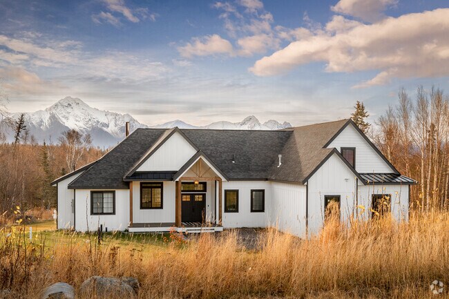 Lazy Mountain offers scenic homes with stunning views of the Matanuska Valley and nearby peaks.