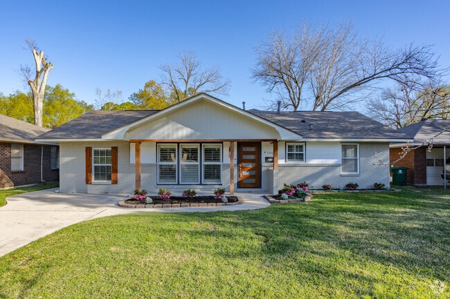 Ranch Style Homes are the most popular home style in Spring Branch West.
