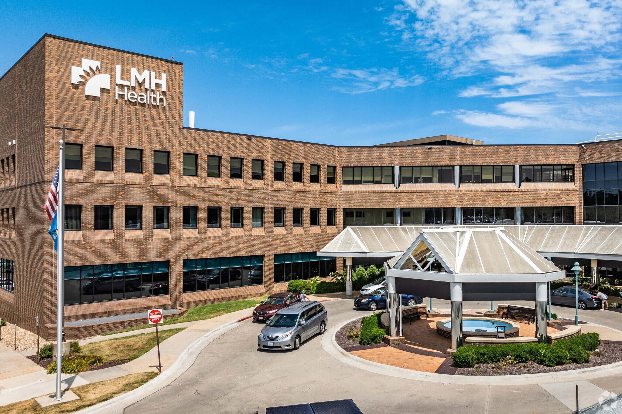 LMH Hospital is close by making it easy to get to those Doc. appointment.